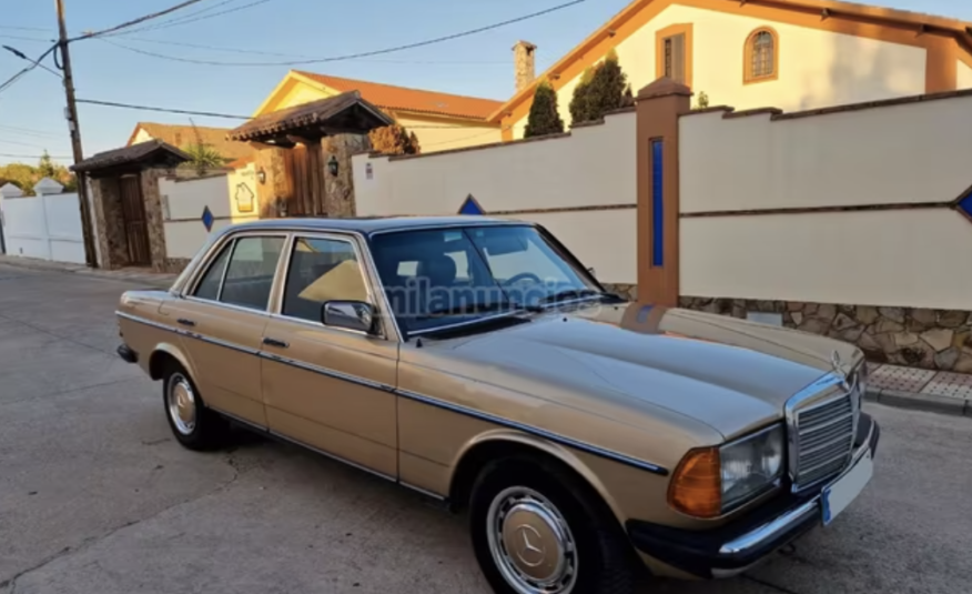 MERCEDES-BENZ 240D