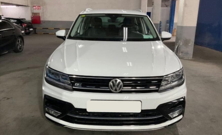 VOLKSWAGEN Tiguan R line