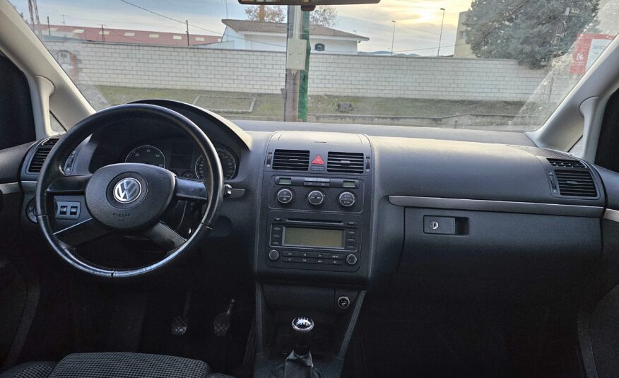 VOLKSWAGEN Toruan 2.0 TDI