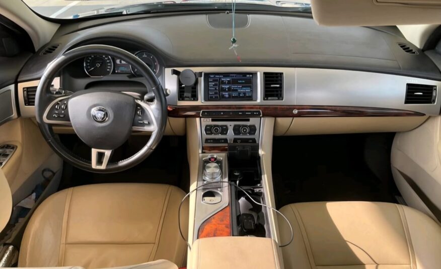 JAGUAR XF 2.2 LUXURY
