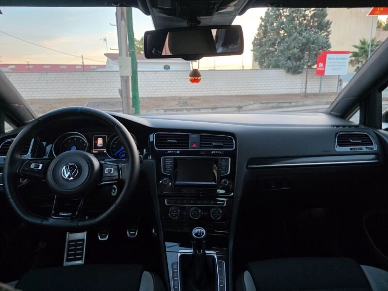 VOLKSWAGEN Golf R Tsi 300