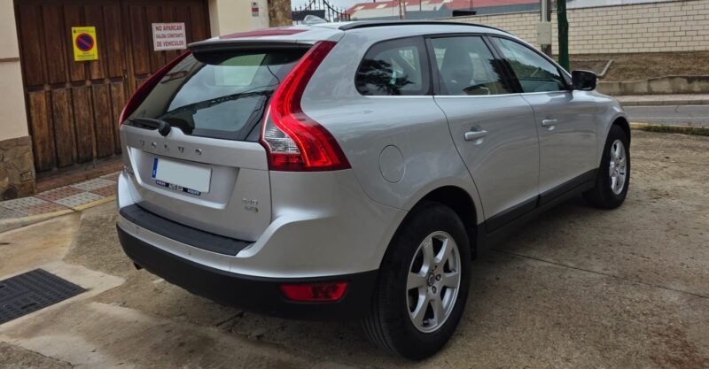 VOLVO XC60 2.4D momentun