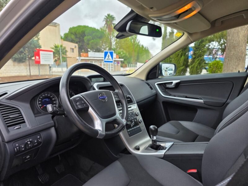 VOLVO XC60 2.4D momentun