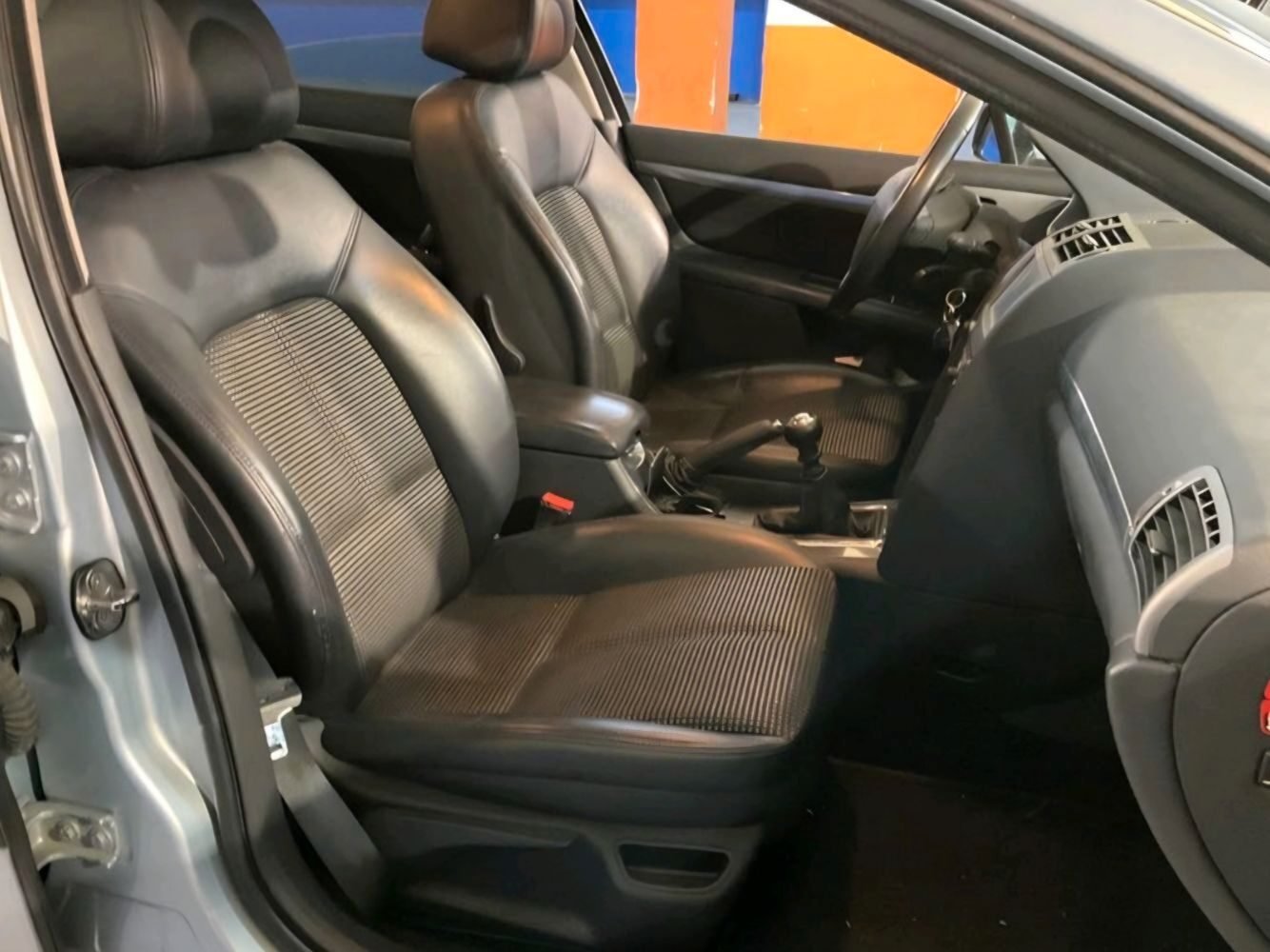 PEUGEOT 407 2.0 HDI Sport