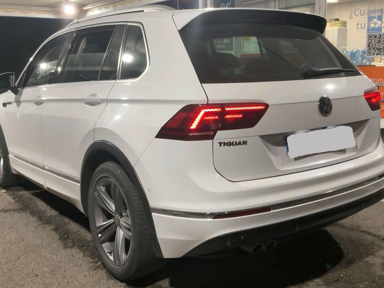 VOLKSWAGEN Tiguan Sport