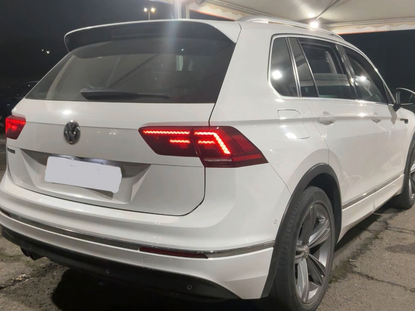 VOLKSWAGEN Tiguan Sport