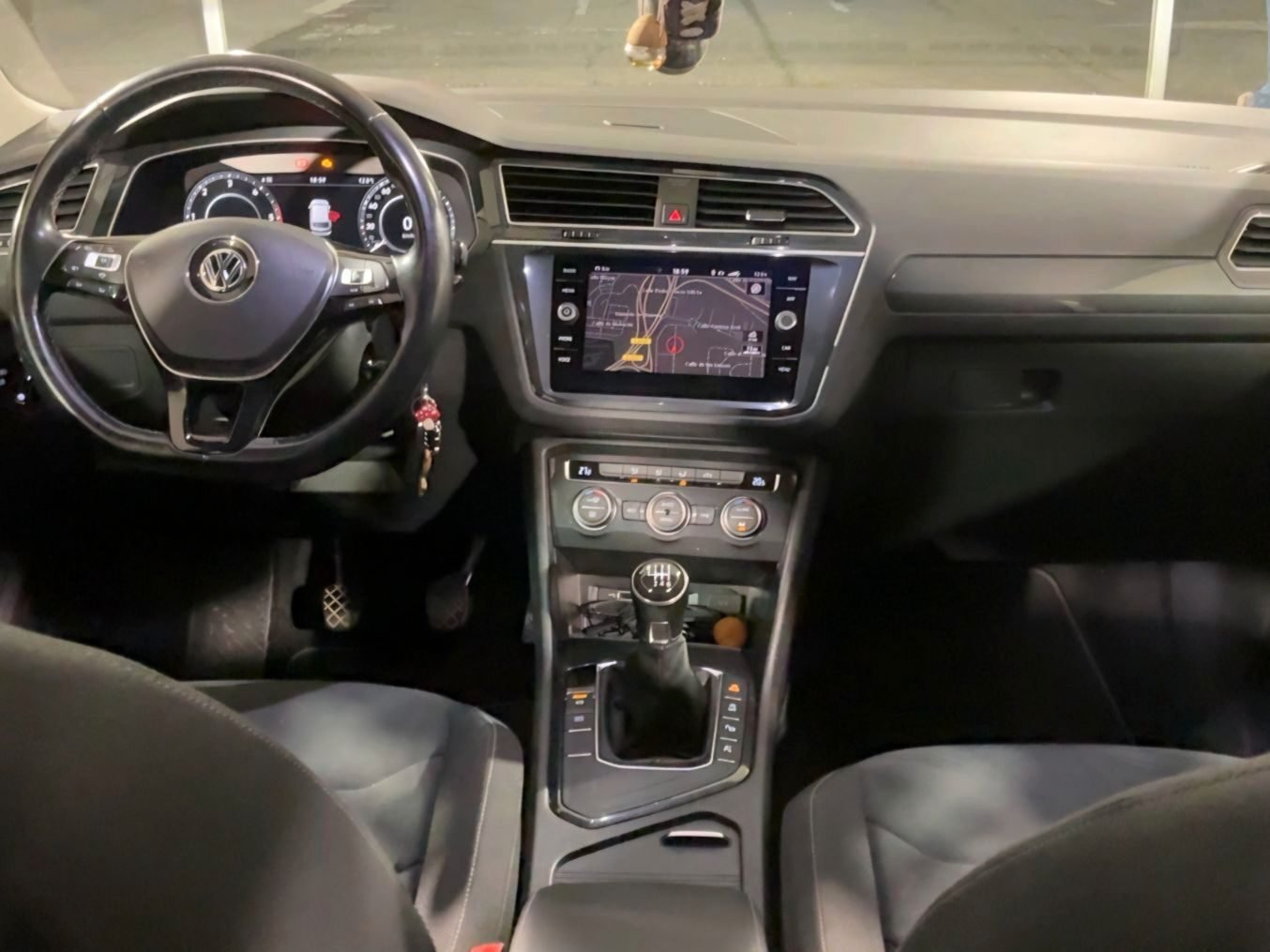 VOLKSWAGEN Tiguan Sport