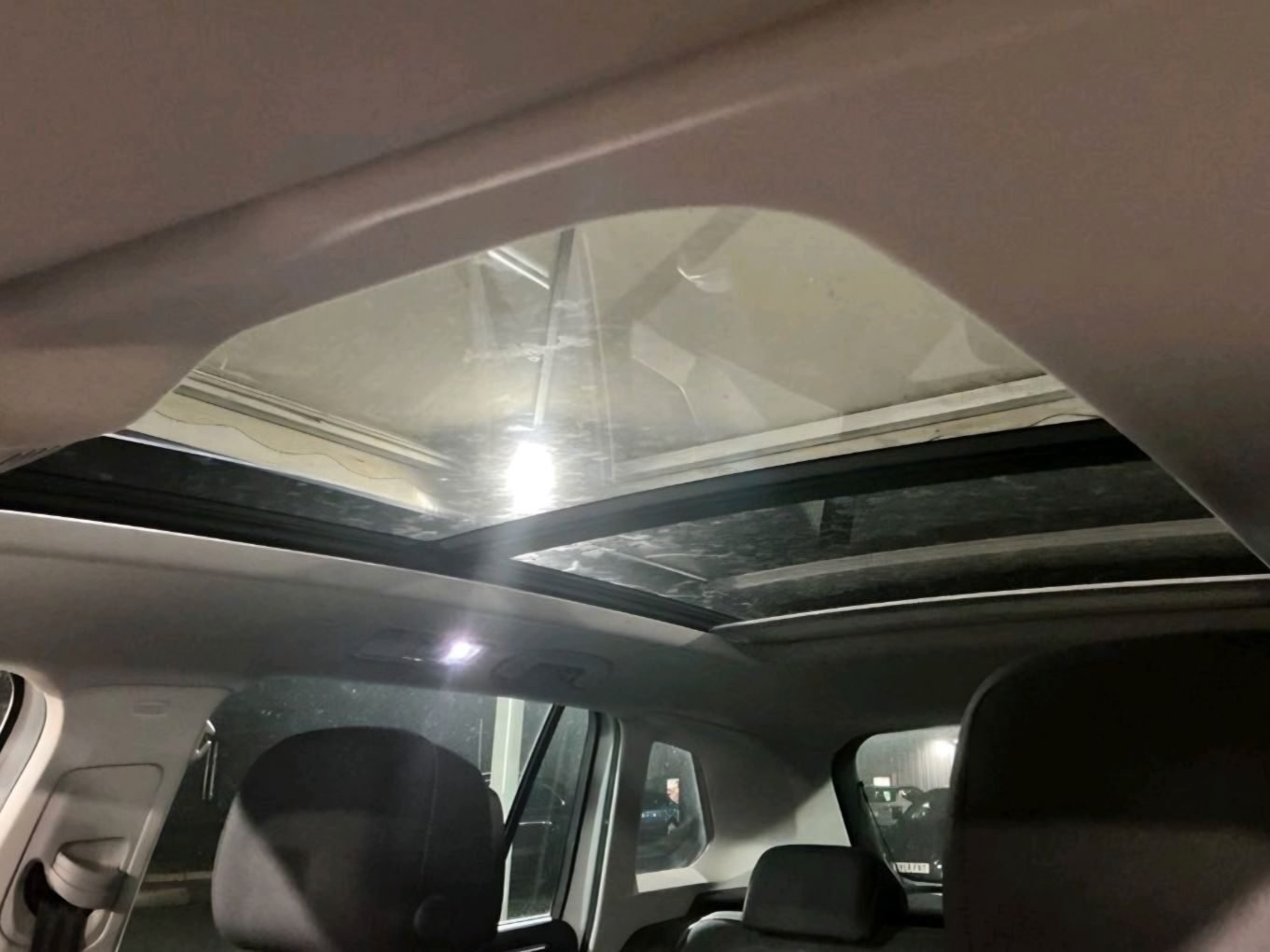 VOLKSWAGEN Tiguan Sport