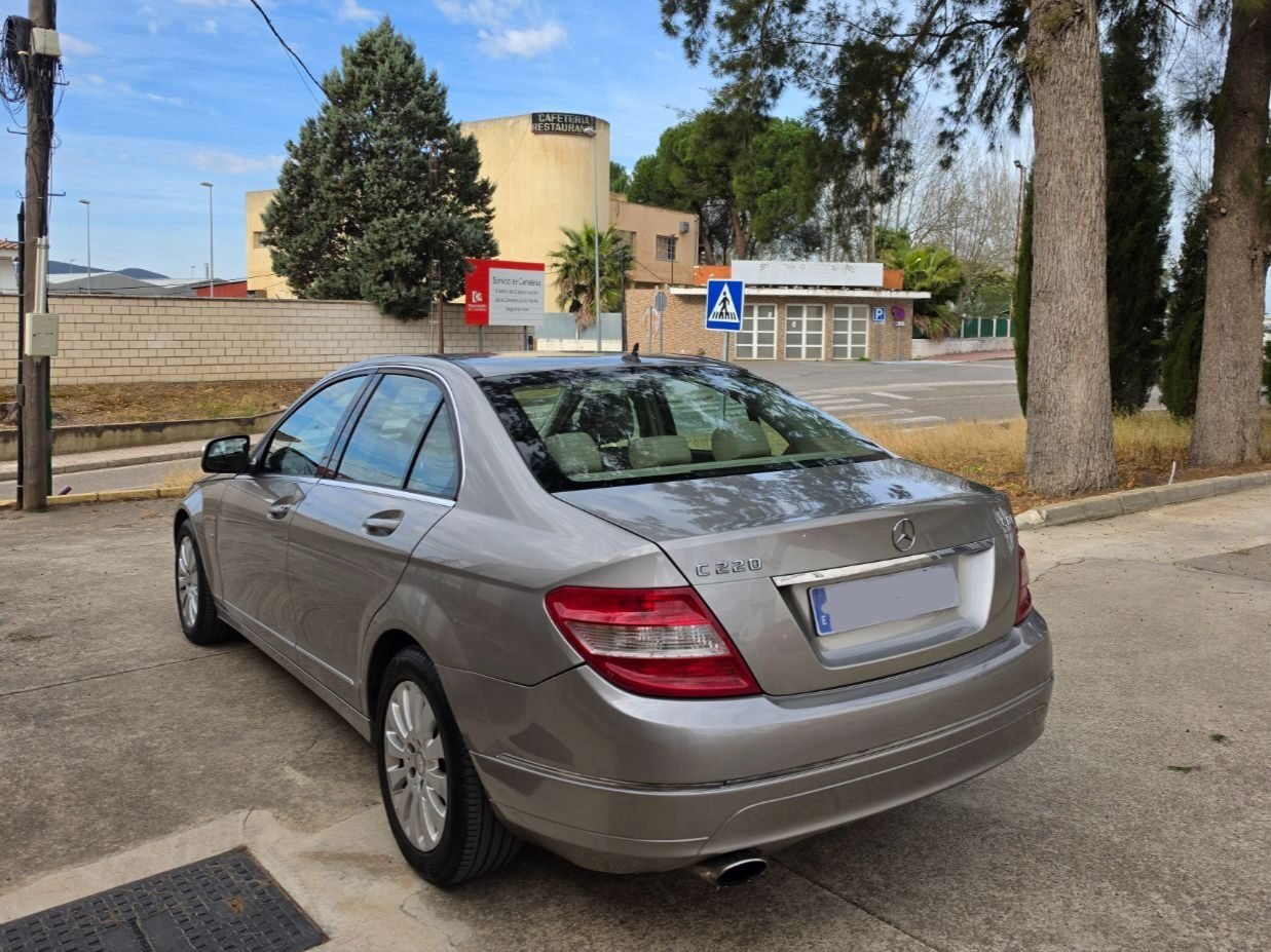 MERCEDES-BENZ C220 Elegance 