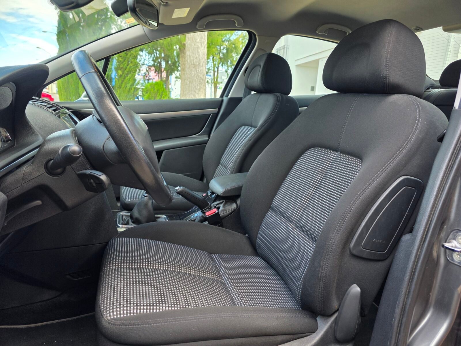 PEUGEOT 407 2.0 Hdi 
